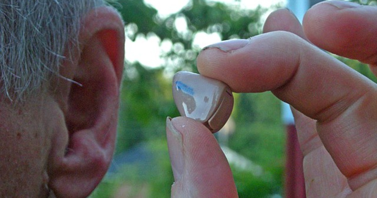 Who Invented Hearing Aids? Let’s Read to Get the Correct Answer