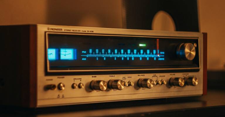 Av receivers with airplay